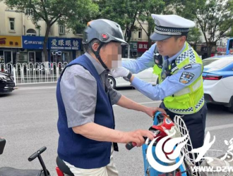 濟寧市中交警持續(xù)開展騎乘電動自行車不佩戴安全頭盔專項整治